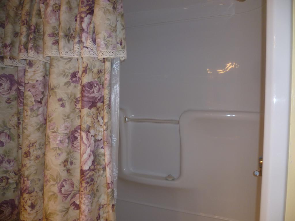 Gite Petales De Rose Cap-des-Rosiers Room photo